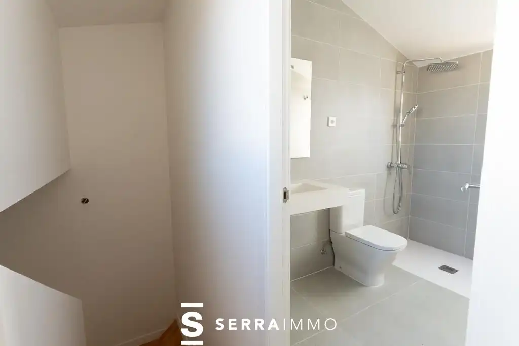 Baño de Ático en venta en Vilanova i la Geltrú con Aire acondicionado, Terraza y Balcón