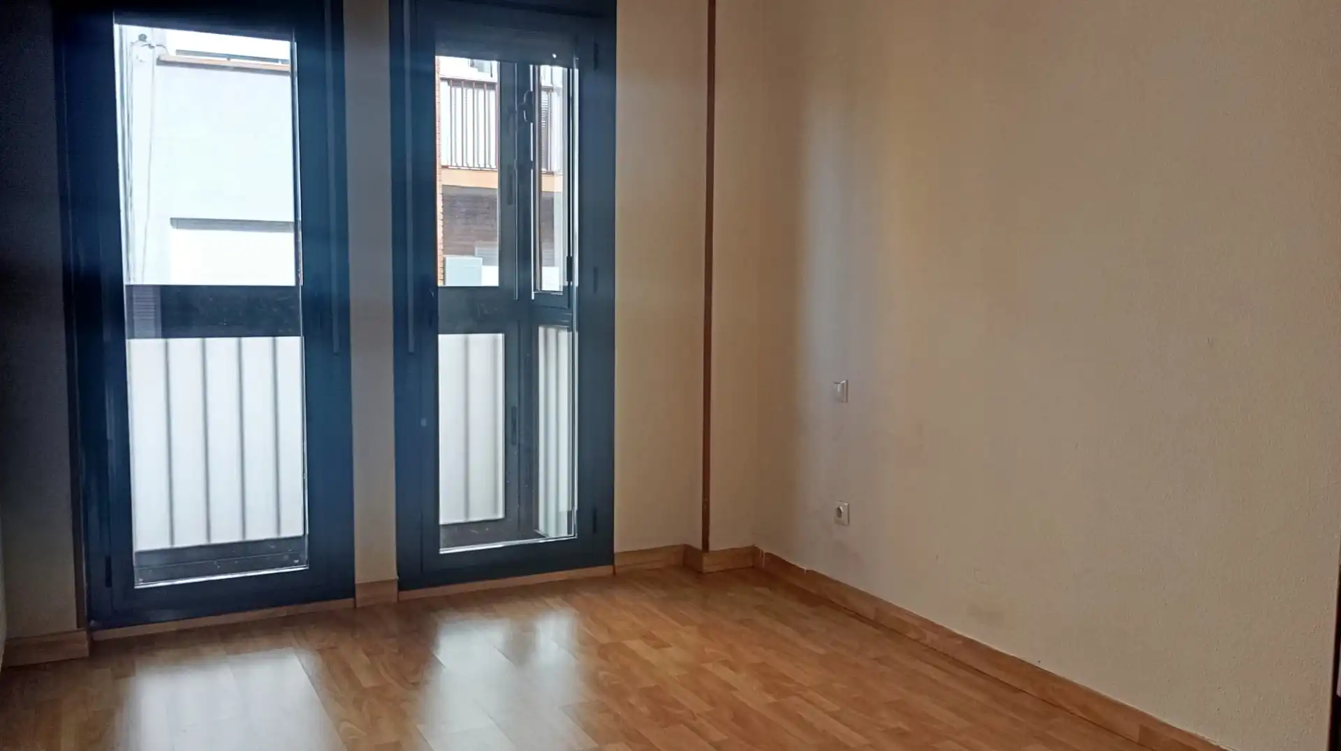 Habitación de Piso de alquiler en Zaragoza con Aire acondicionado, Calefacción y Trastero