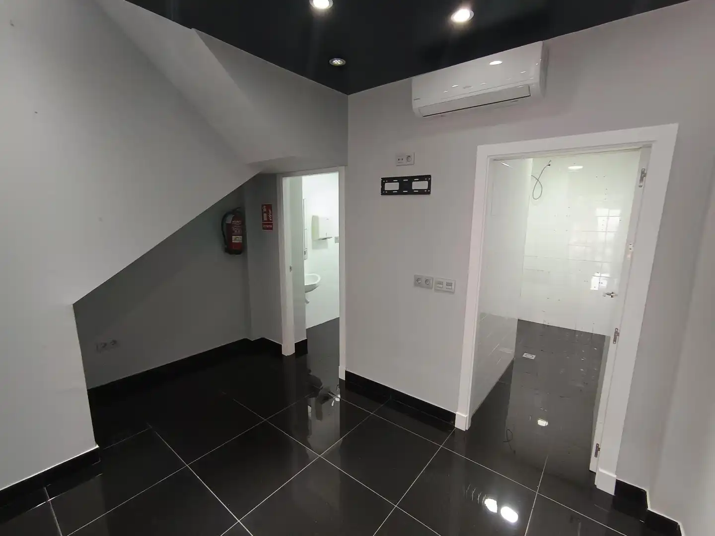 Commercial properties for sale in Chiclana de la Frontera  with Air Conditioner