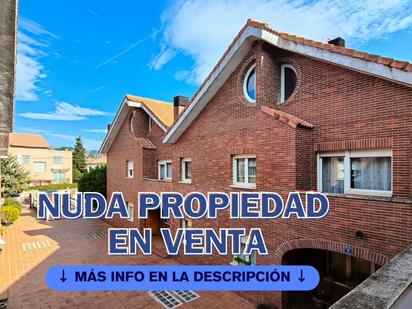 Vista exterior de Casa adosada en venda en Torrelodones amb Terrassa i Balcó