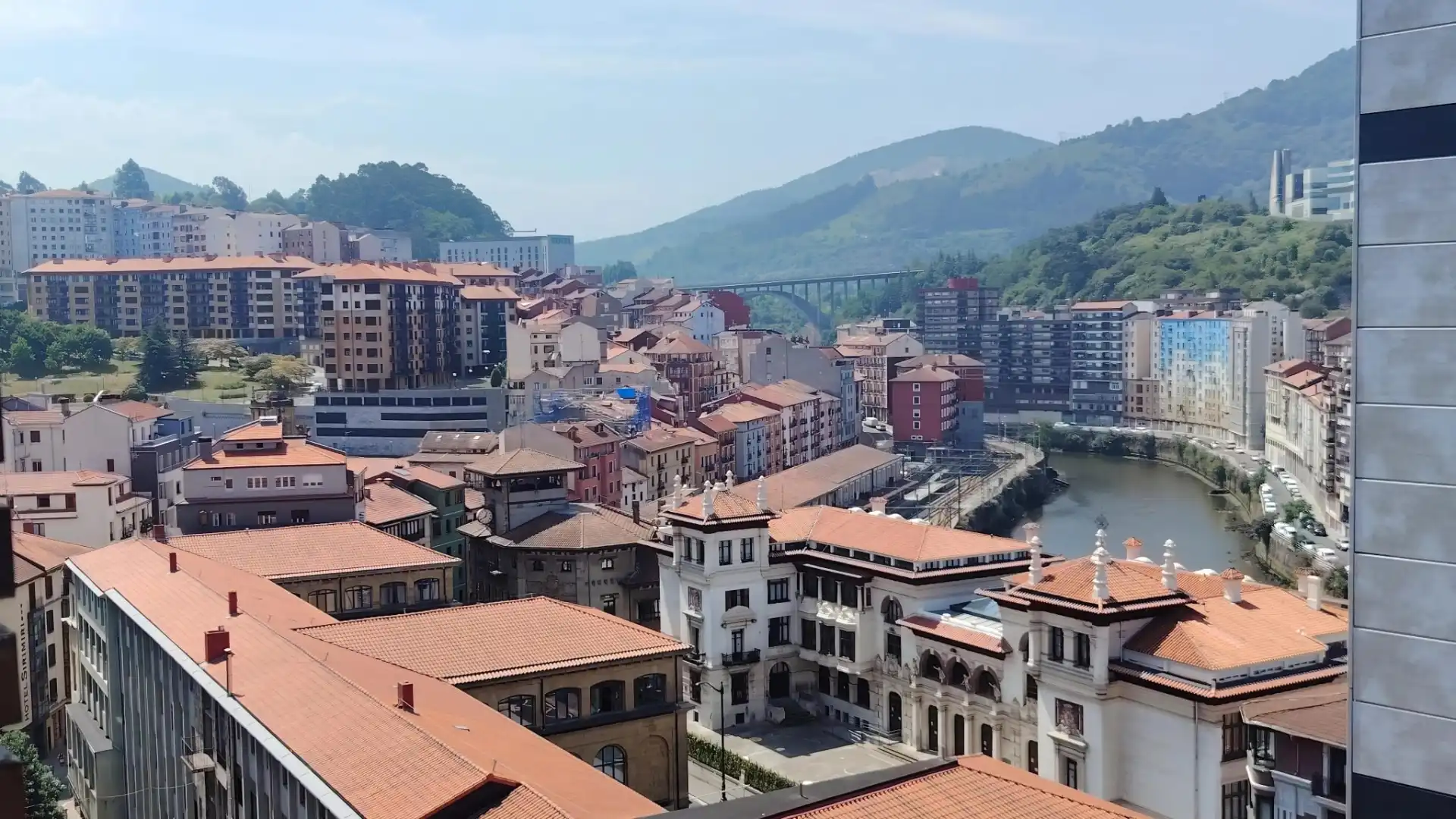 Vista exterior de Pis en venda en Bilbao  amb Calefacció, Moblat i Forn