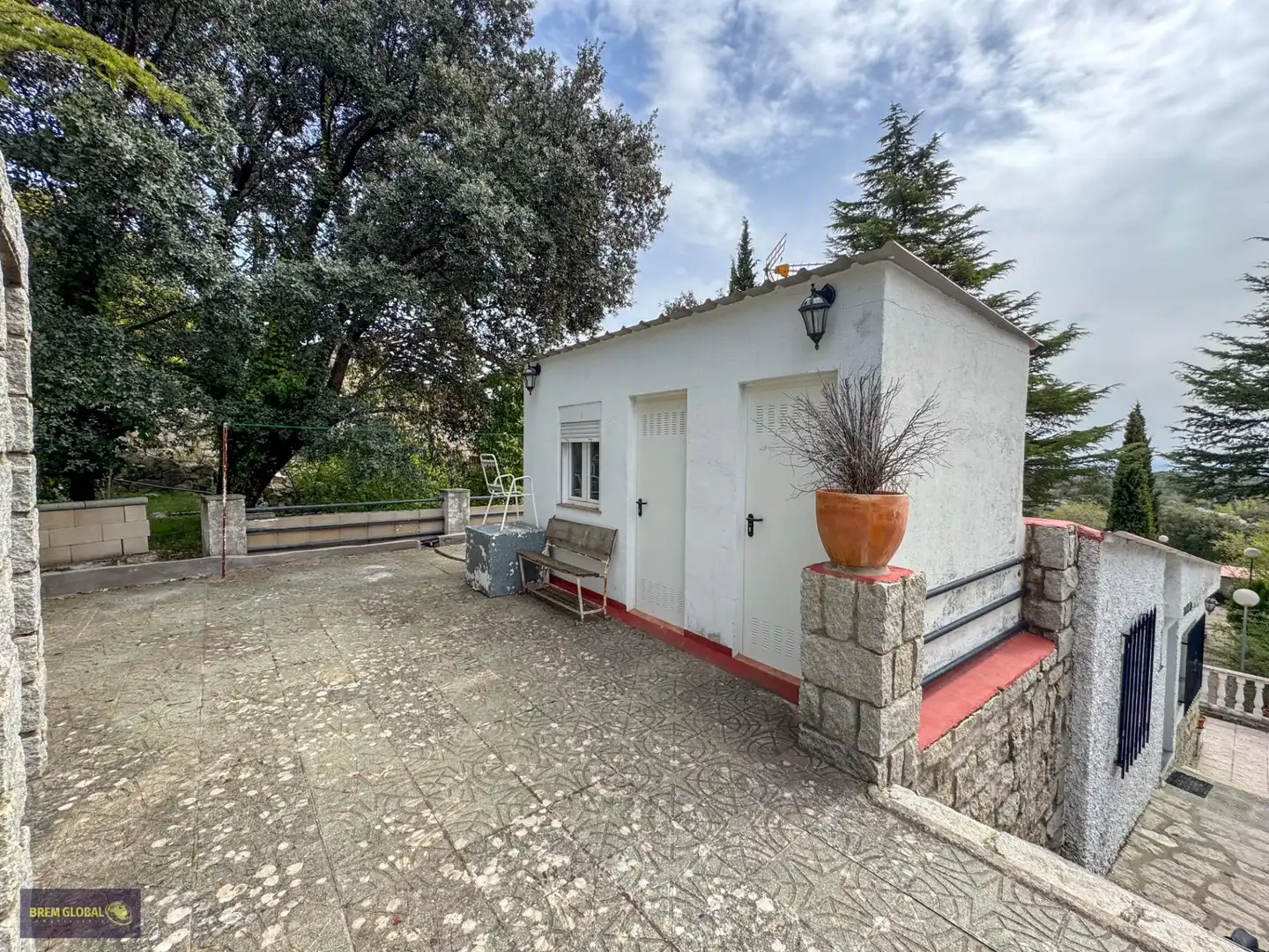 Vista exterior de Casa o chalet en venta en La Cabrera con Aire acondicionado, Calefacción y Jardín privado