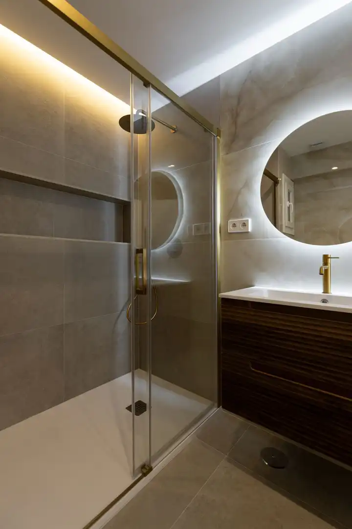 Bathroom of Flat for sale in Barrio de Salamanca