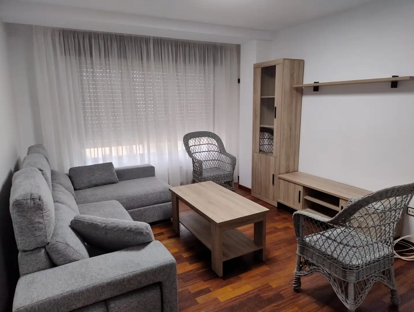 Living room of Flat for rent in Santiago de Compostela   with Heating, Furnished and Oven