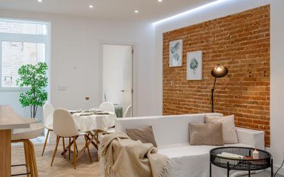 Living room of Flat for sale in  Barcelona Capital  with Air Conditioner, Heating and Balcony