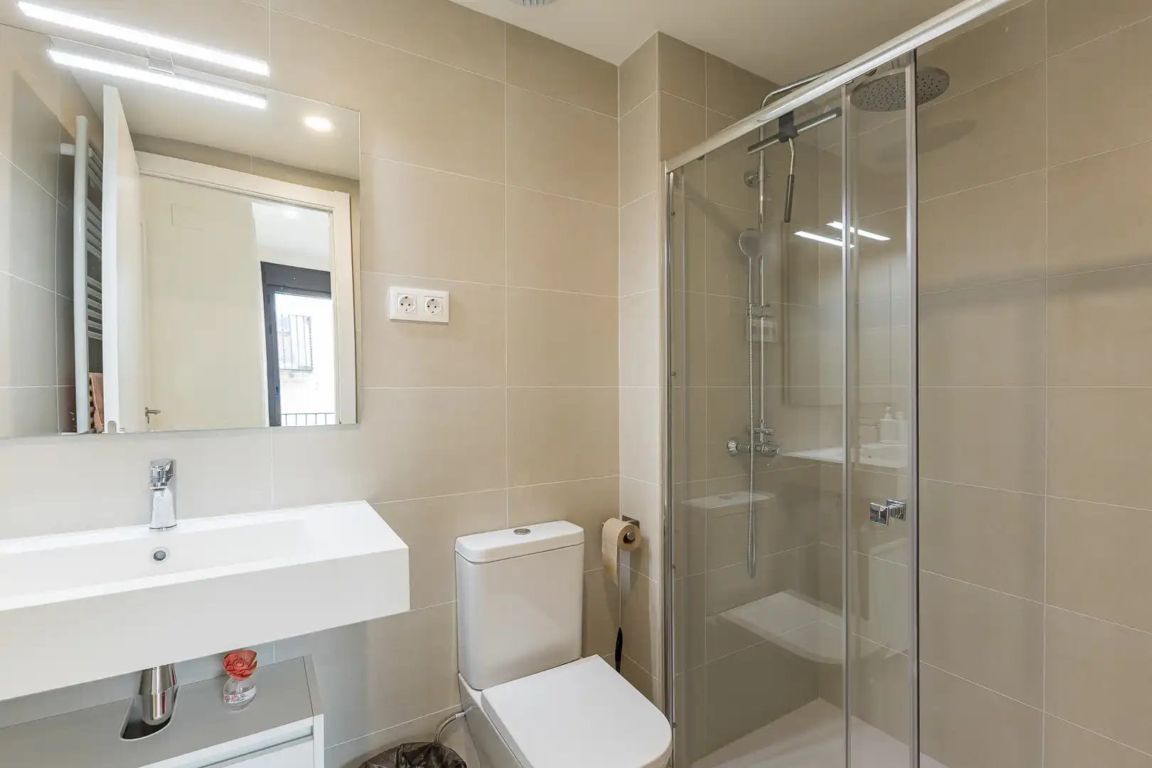 Bathroom of Apartments for sale in Vilanova i la Geltrú  with Air Conditioner, Heating and Storage room