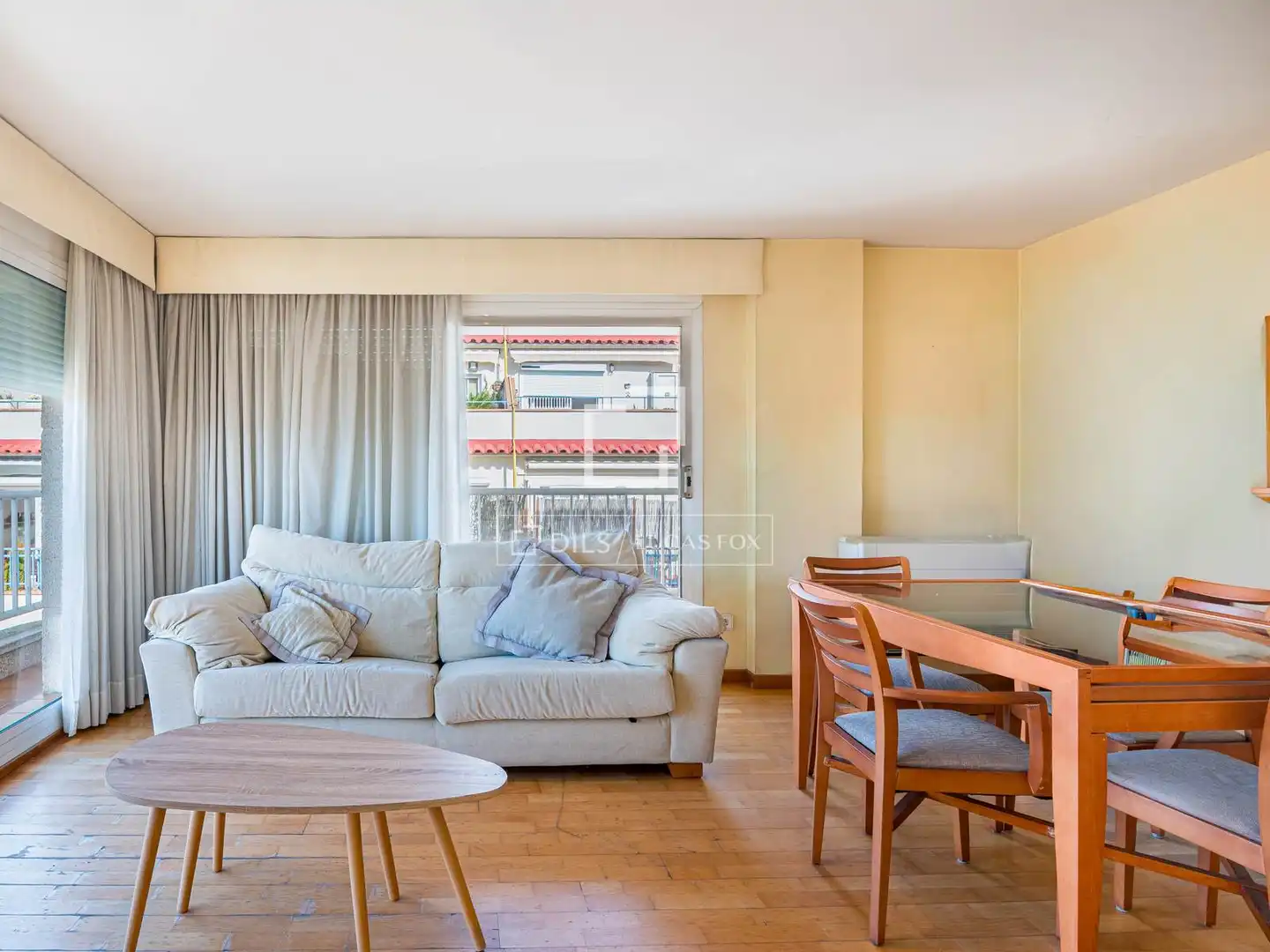 Living room of Flat for sale in Sant Cugat del Vallès  with Air Conditioner, Heating and Terrace
