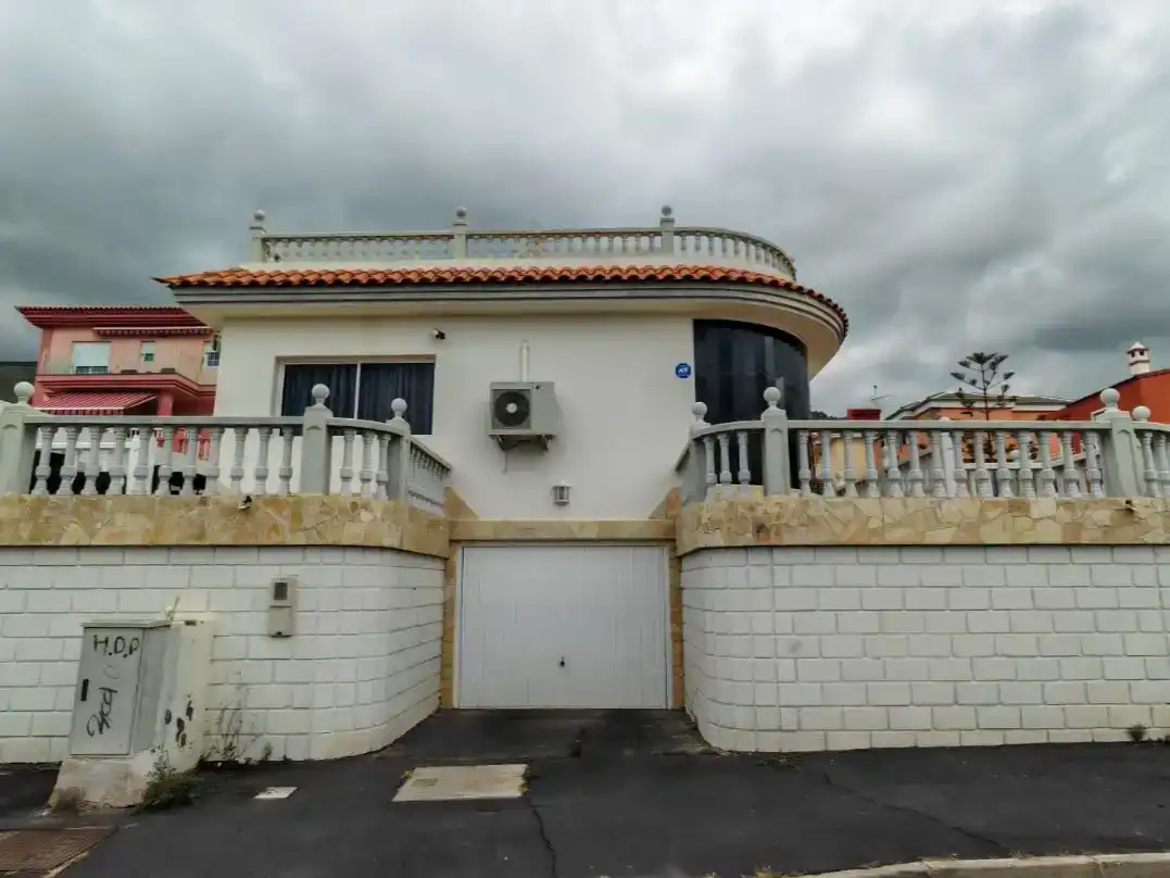 Vista exterior de Casa o xalet de lloguer en Adeje amb Aire condicionat i Balcó