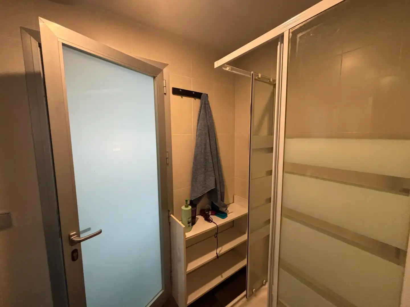 Baño de Local en venta en San Juan de Aznalfarache con Aire acondicionado