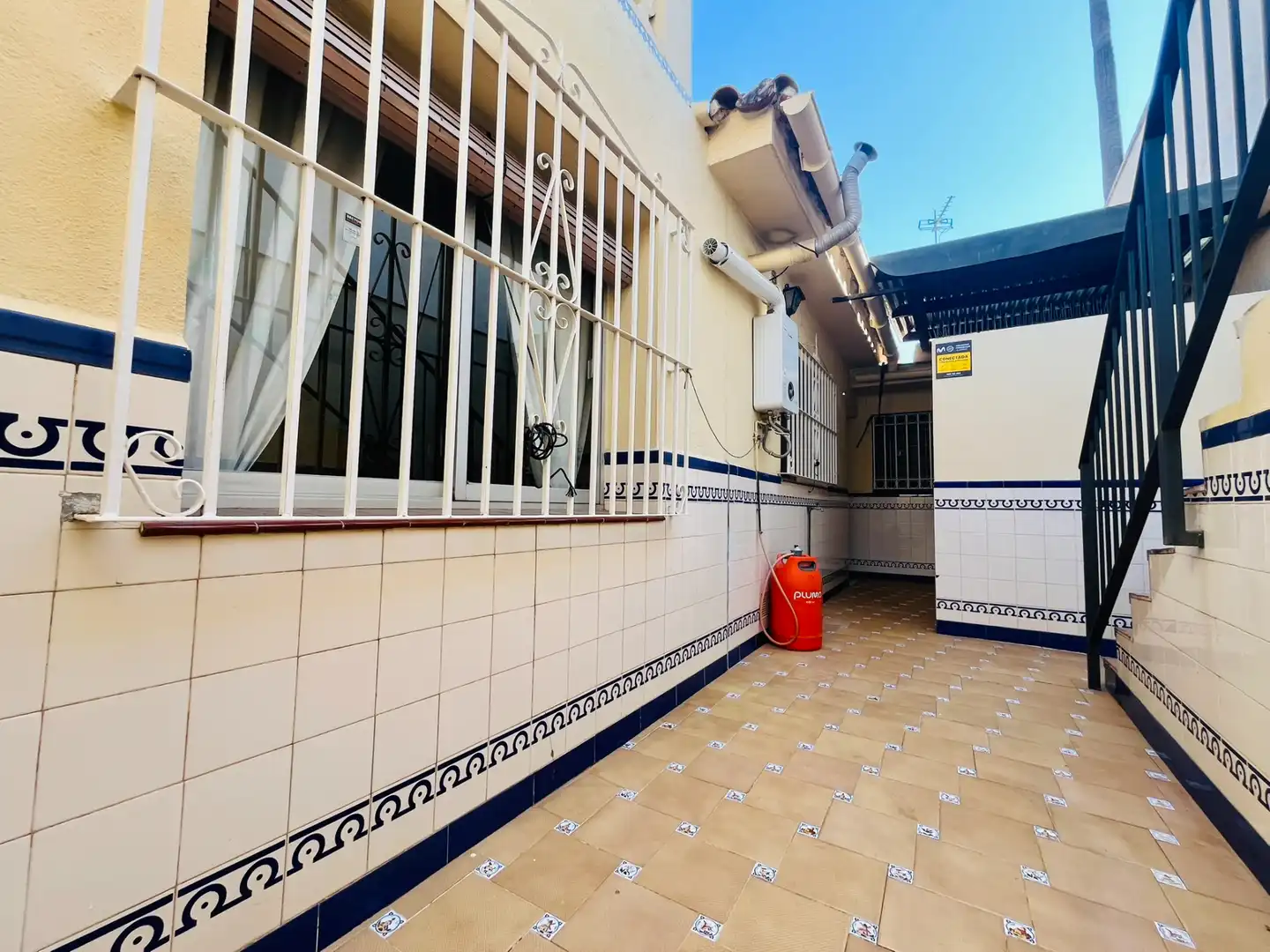 Vista exterior de Casa o chalet en venta en Fuengirola con Aire acondicionado, Jardín privado y Terraza