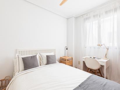 Bedroom of Flat to share in  Valencia Capital