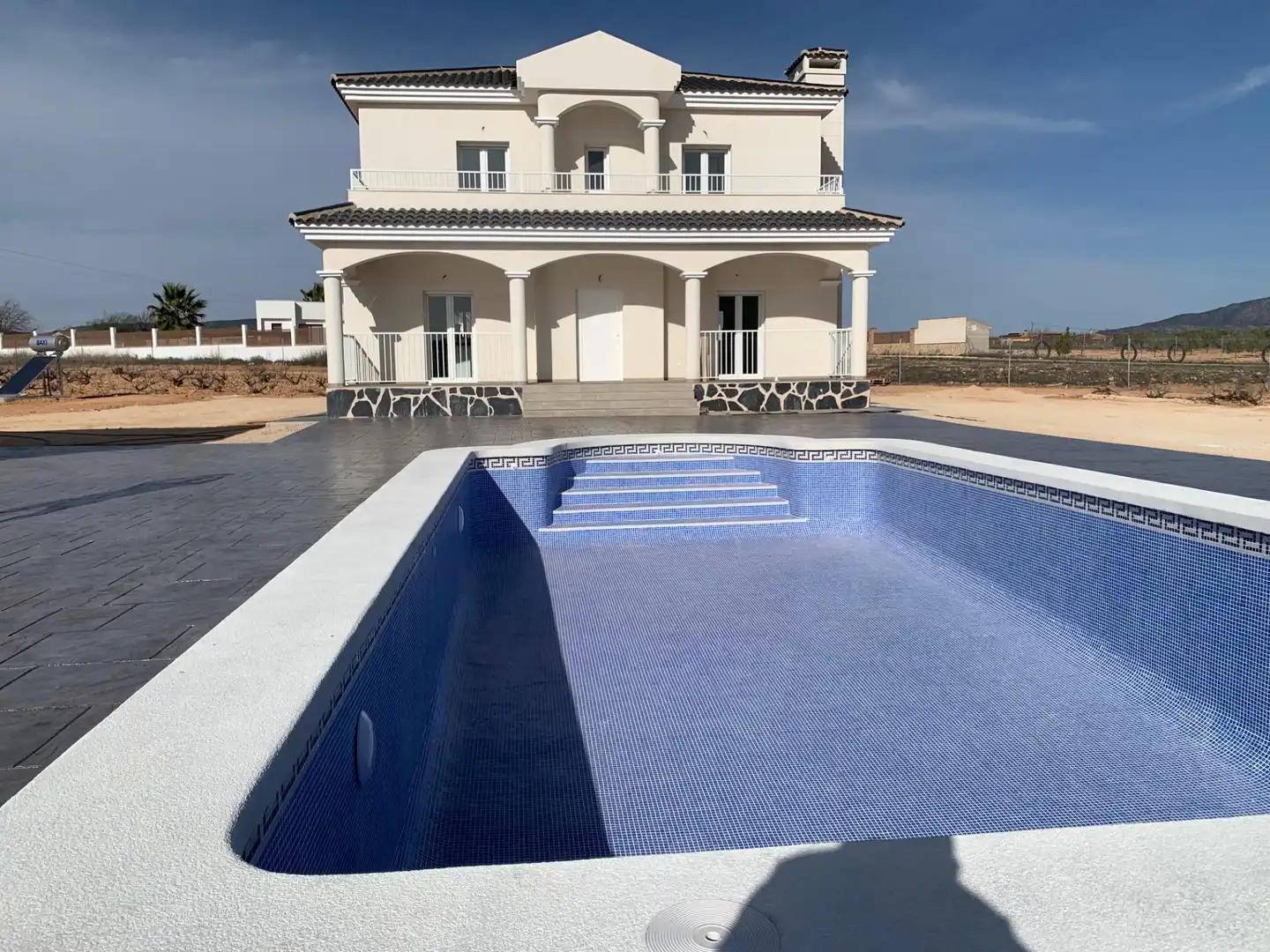 Chalet con piscina en venta en El Pinós / Pinoso, imagen 2
