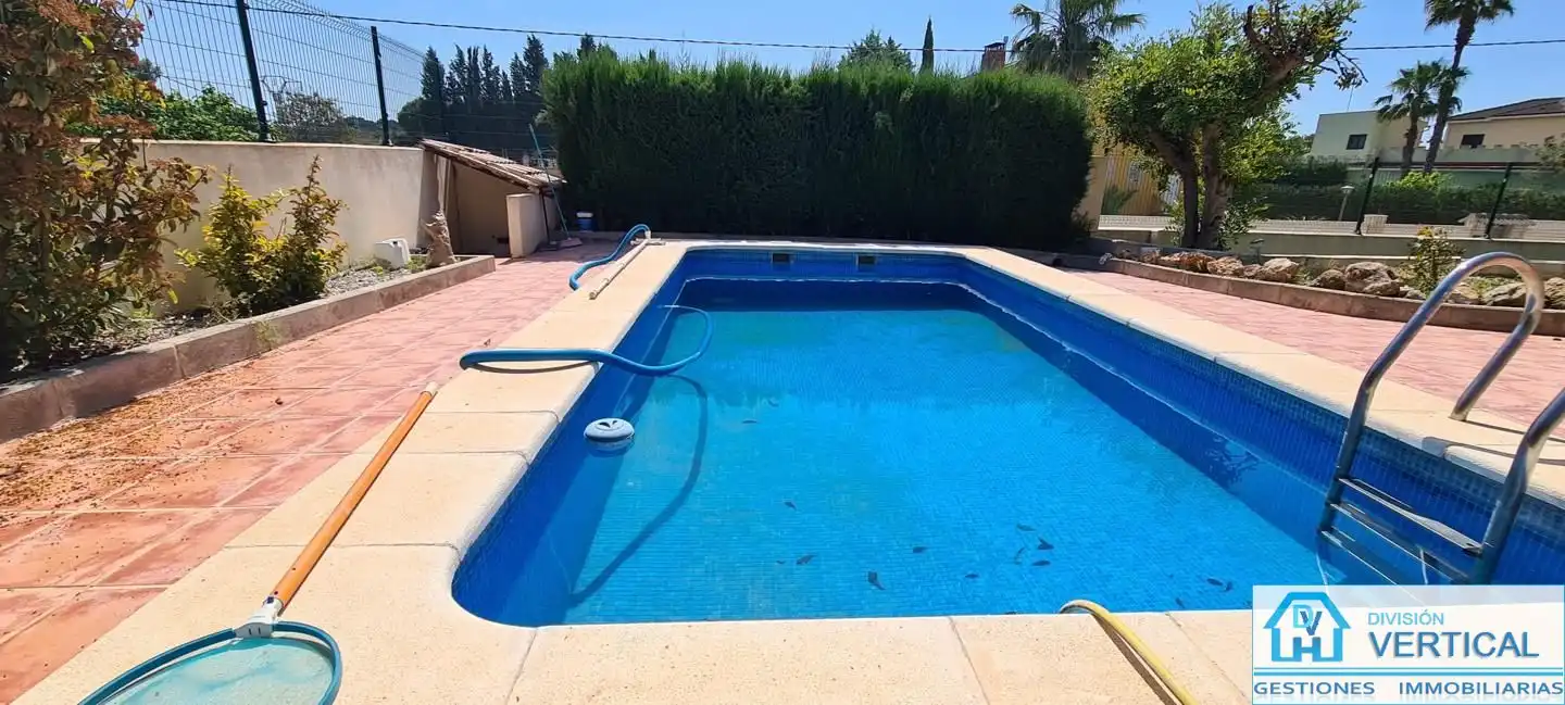 Swimming pool of Houses for rent in Riba-roja de Túria  with Air Conditioner, Private garden and Swimming Pool