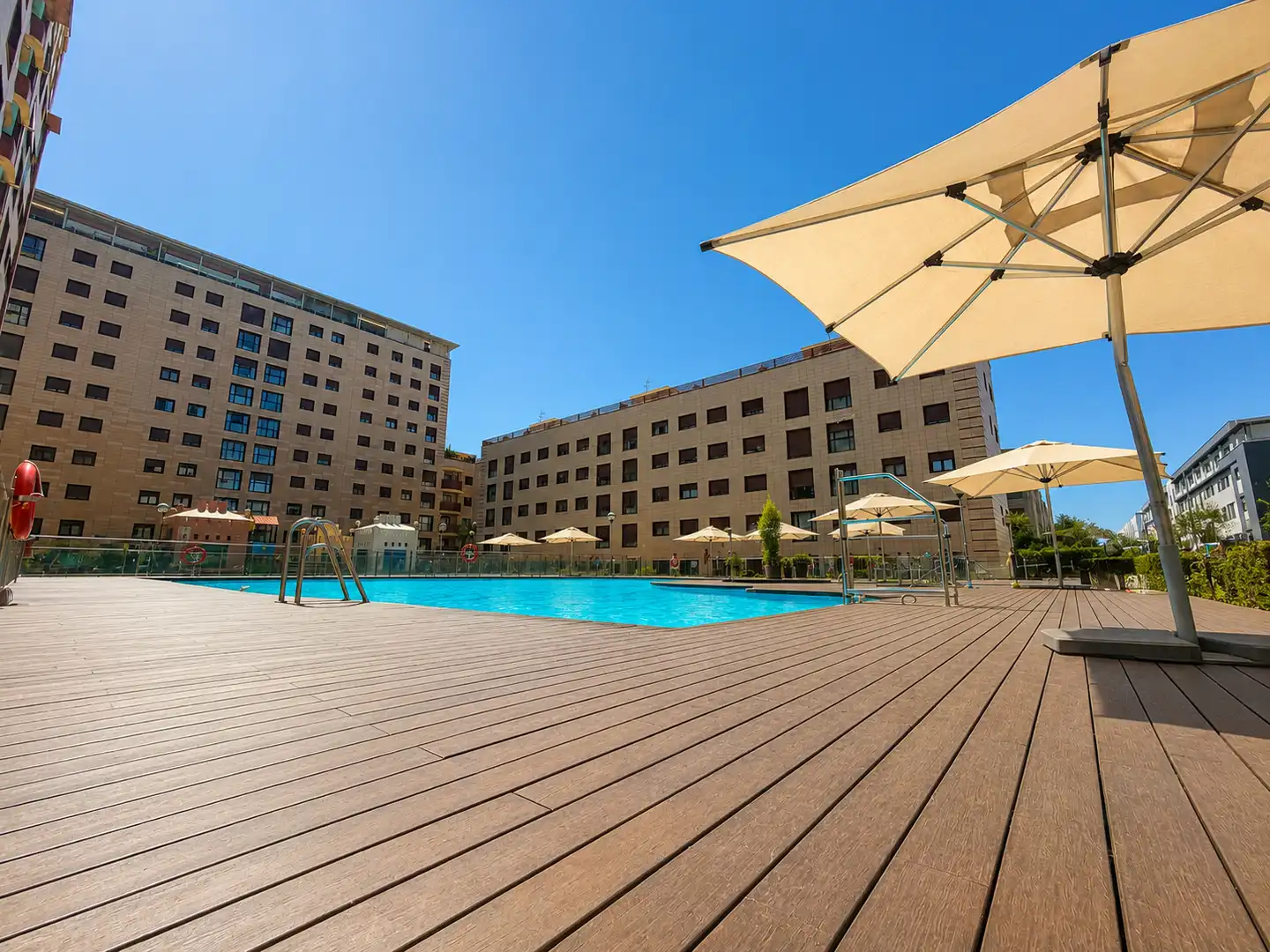 Swimming pool of Flat for sale in Sevilla  with Air Conditioner and Community pool