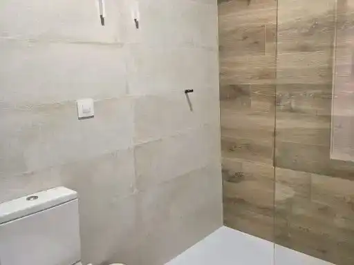 Bany de Pis en venda en Sant Feliu de Guíxols amb Aire condicionat, Piscina i Balcó