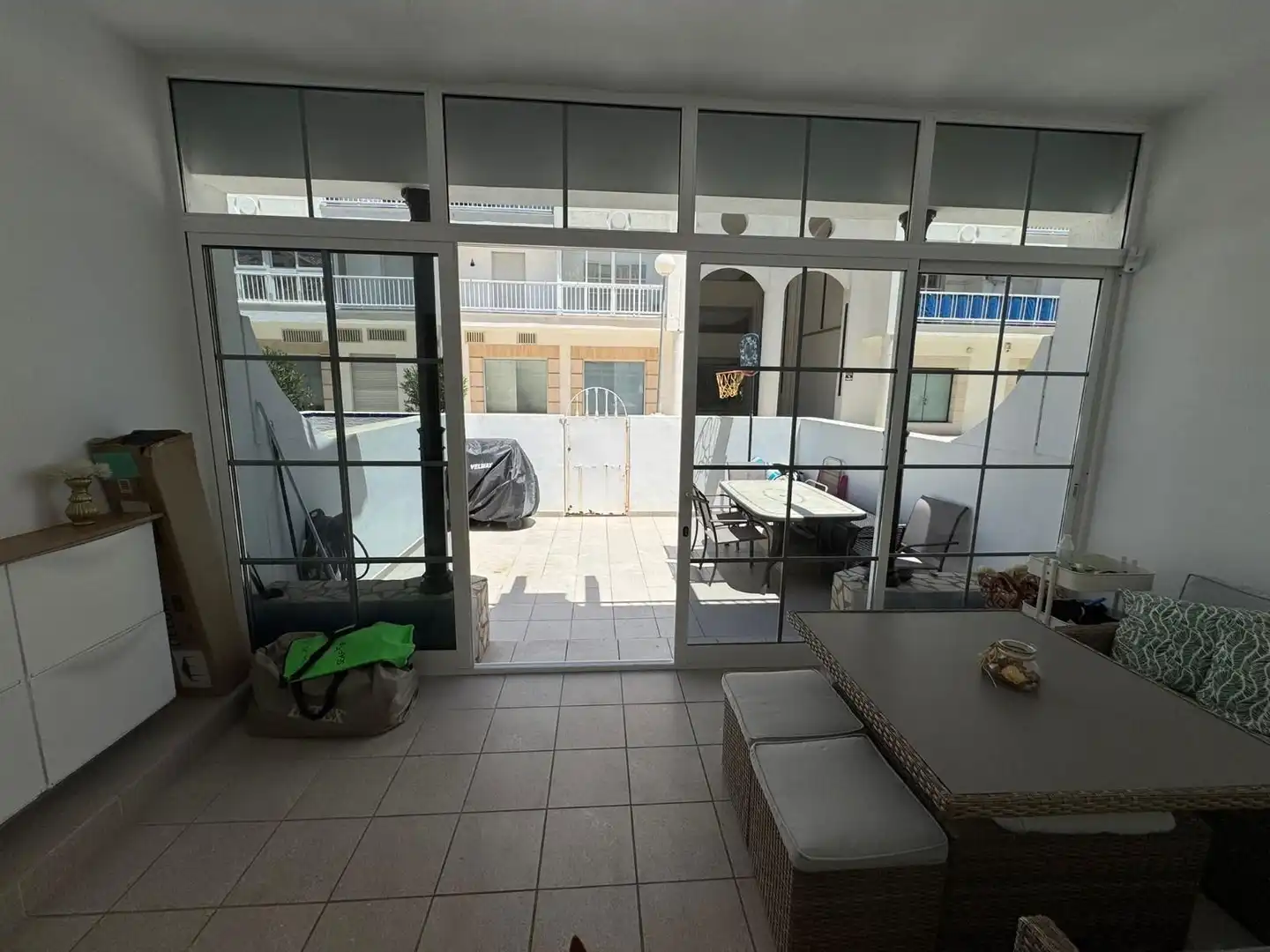 Terrasse von Einfamilien-Reihenhaus zum Verkauf in Fuengirola mit Klimaanlage, Terrasse und Möbliert