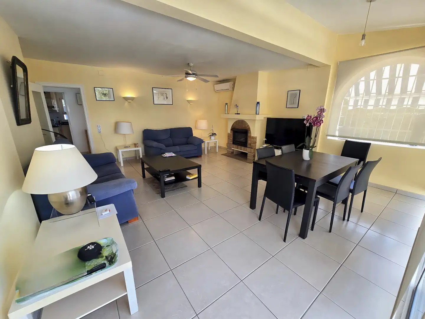 Sala d'estar de Casa o xalet en venda en Empuriabrava amb Aire condicionat, Calefacció i Jardí privat