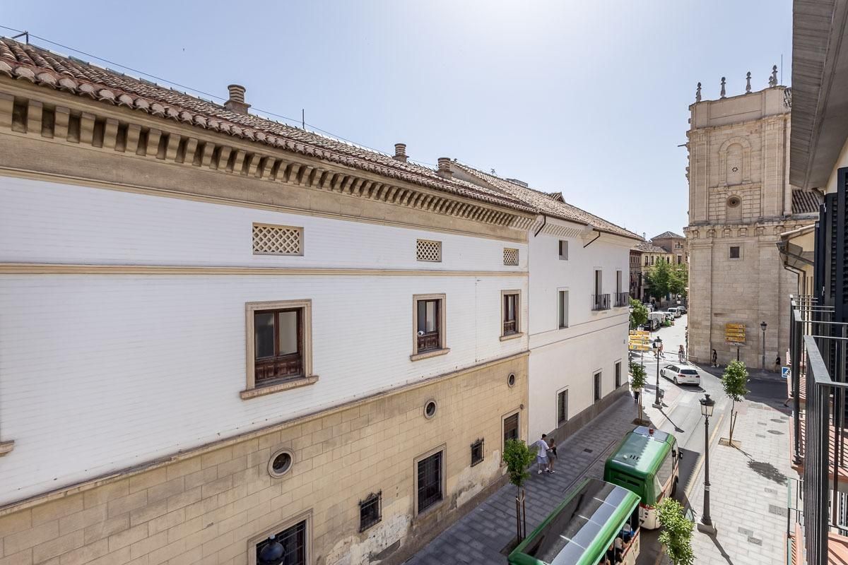 Vista exterior de Pis en venda en  Granada Capital amb Calefacció i Balcó