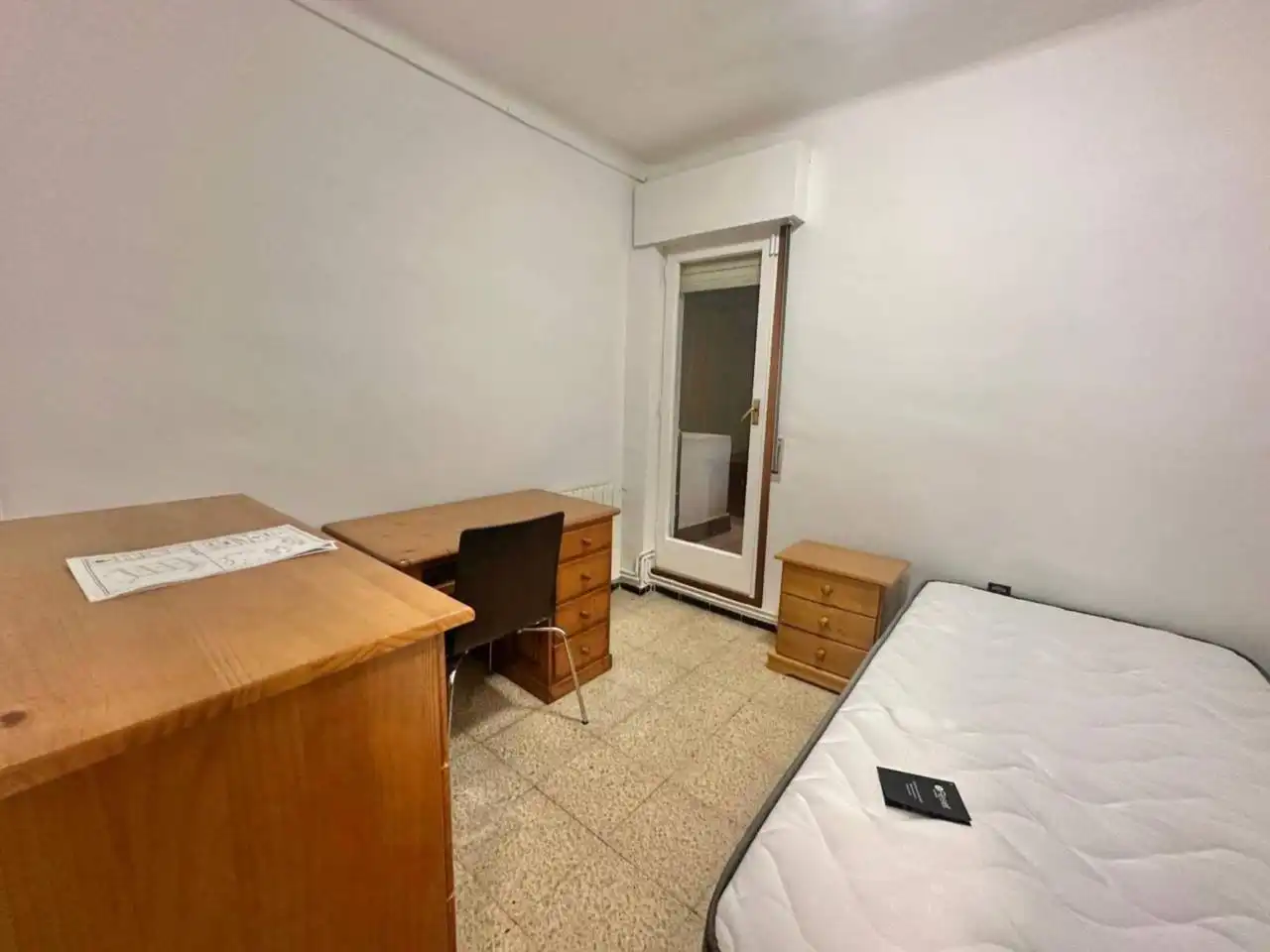 Habitación de Piso de alquiler en Girona con Calefacción, Terraza y Amueblado