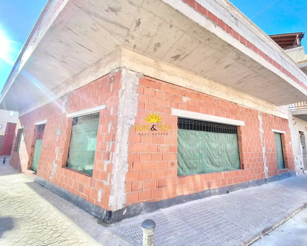 Business premises to rent in Albatera
