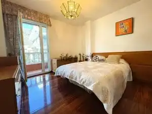 Schlafzimmer von Einfamilien-Reihenhaus zum Verkauf in Castro-Urdiales mit Heizung, Privatgarten und Parkett