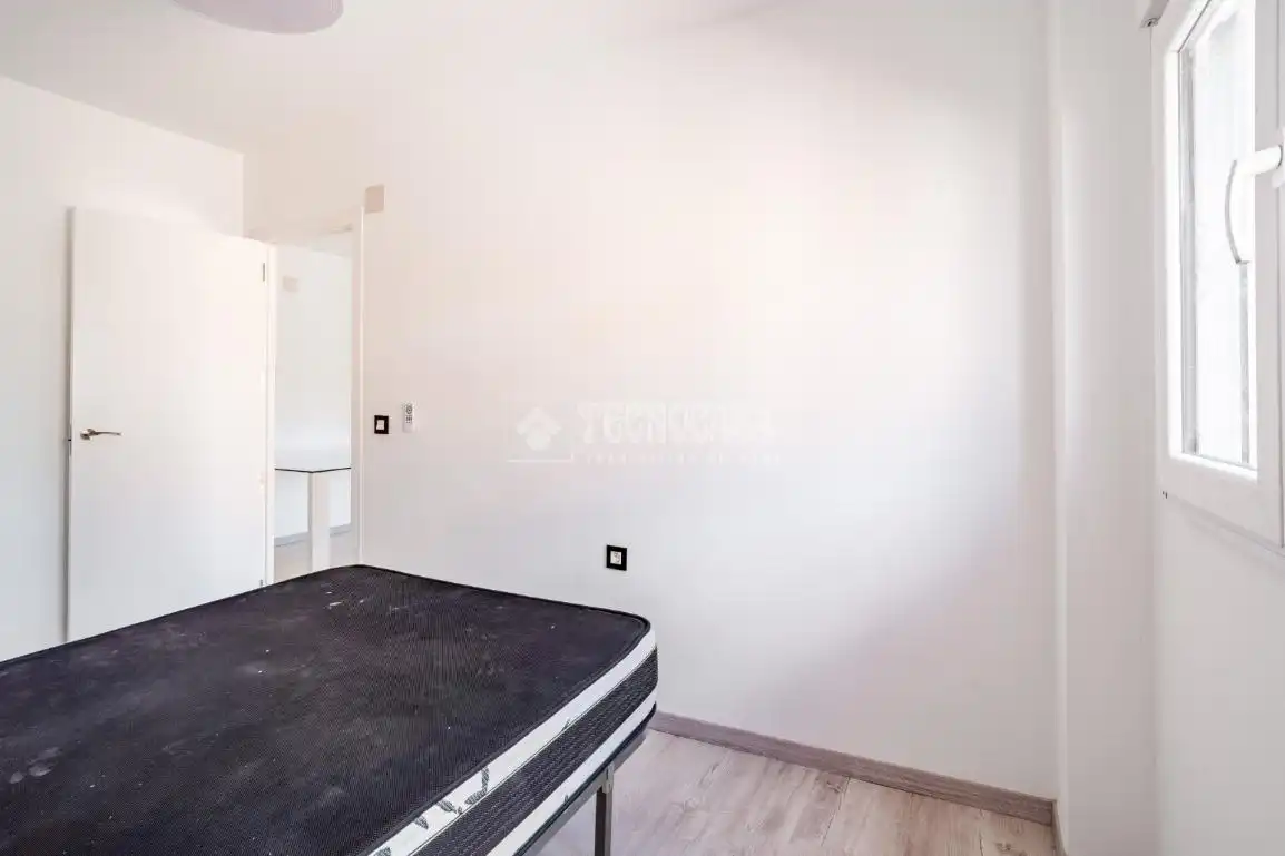 Bedroom of Flat for sale in Granada  with Air Conditioner, Heating and Terrace