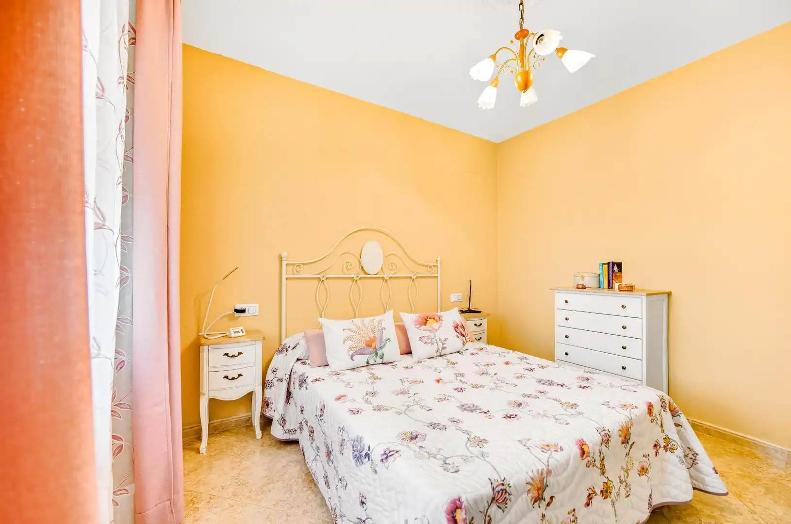 Habitación de Casa o chalet en venta en Chiclana de la Frontera con Jardín privado, Terraza y Trastero