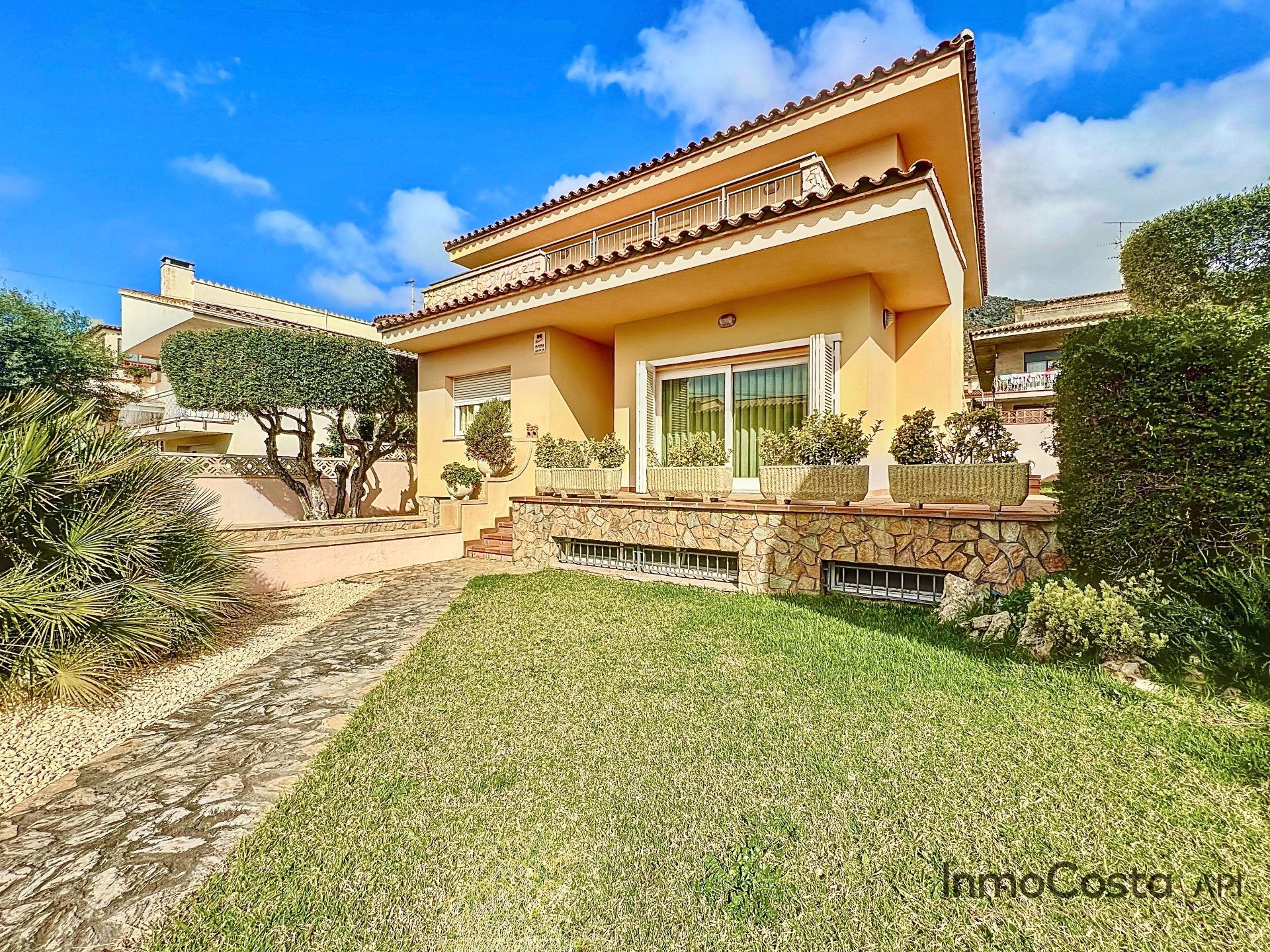 Exterior view of House or chalet for sale in Torroella de Montgrí  with Air Conditioner, Heating and Private garden