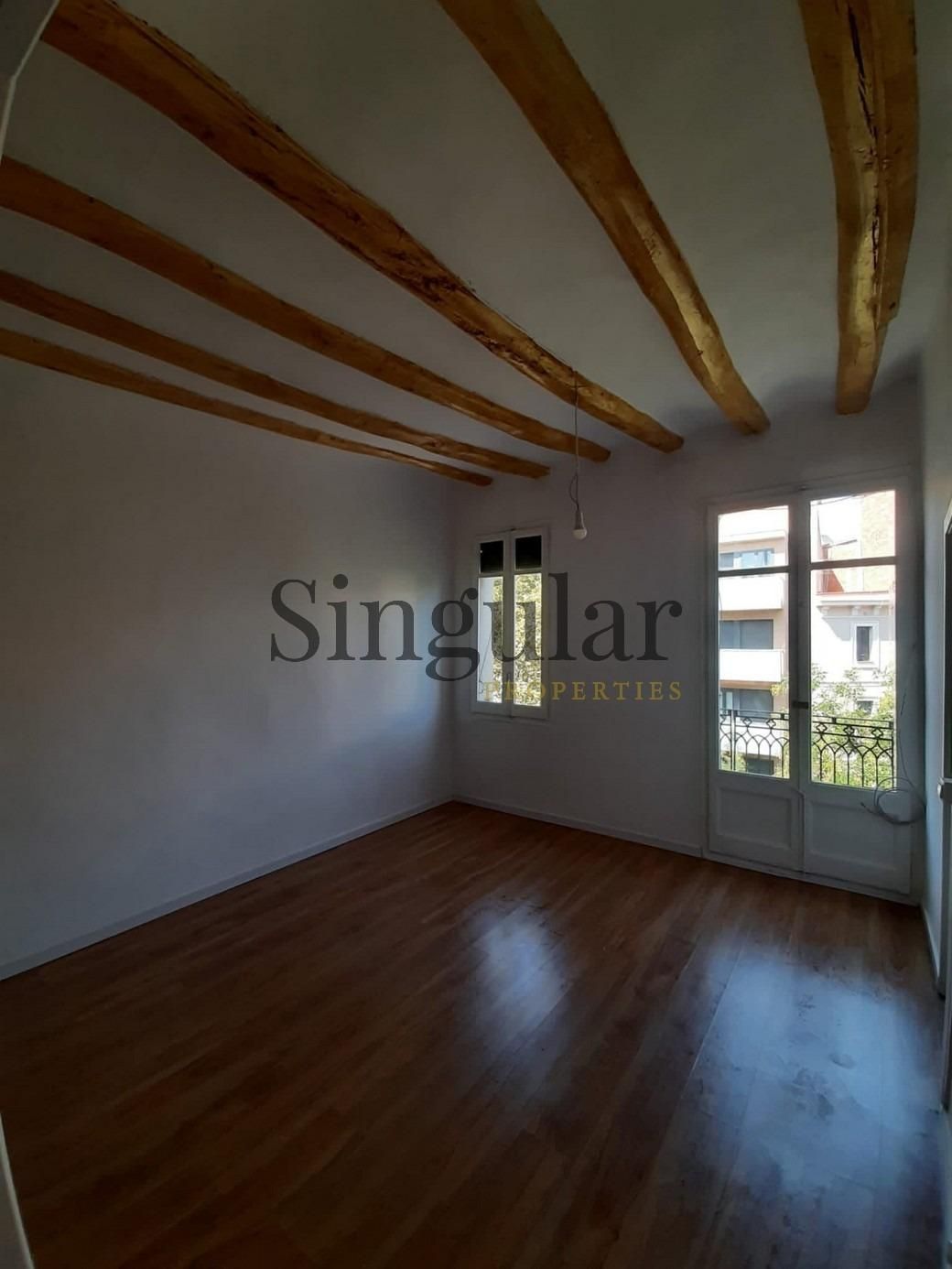 Bedroom of Building for sale in  Barcelona Capital