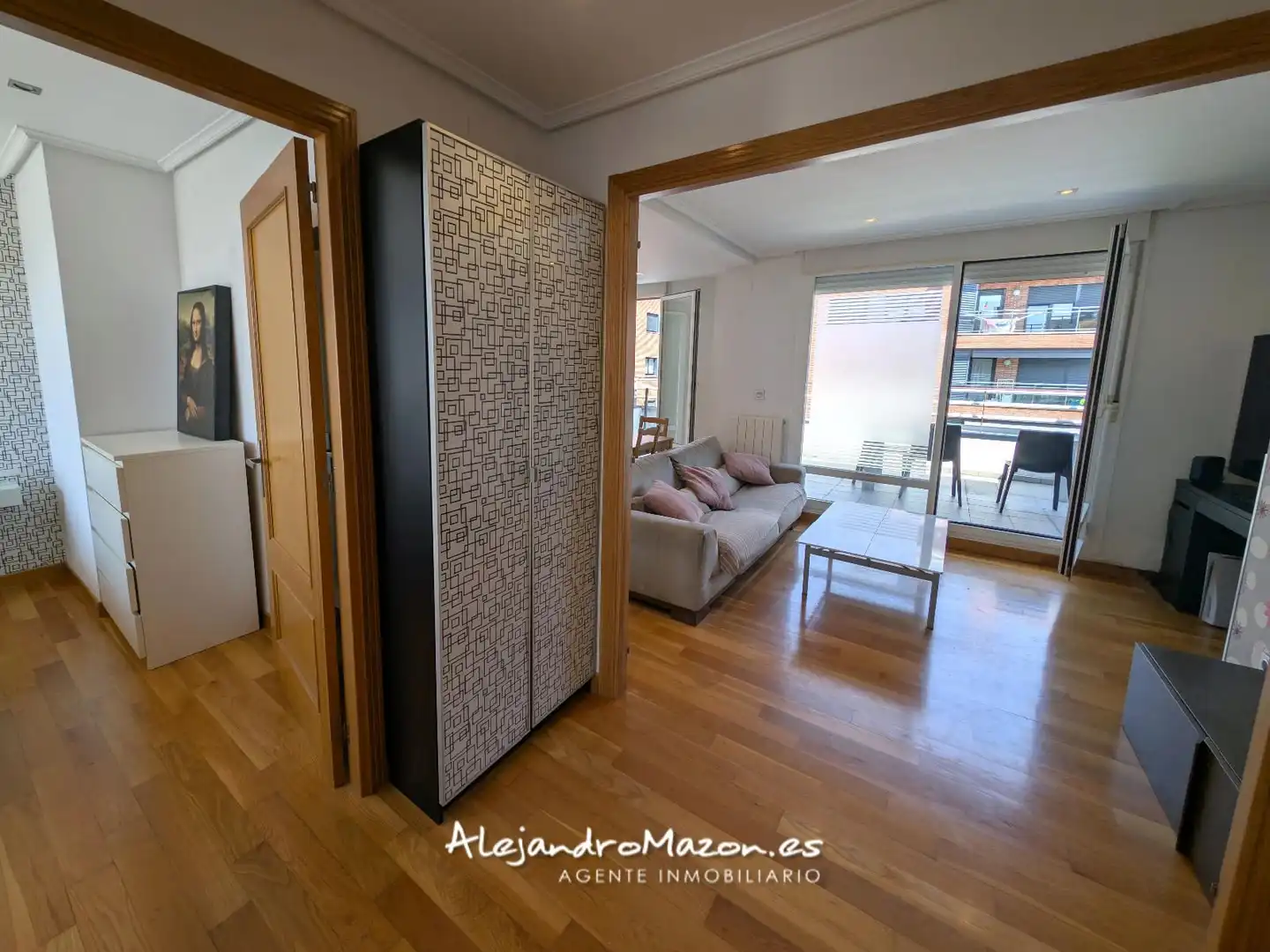 Sala de estar de Ático en venta en Castro-Urdiales con Calefacción, Parquet y Terraza