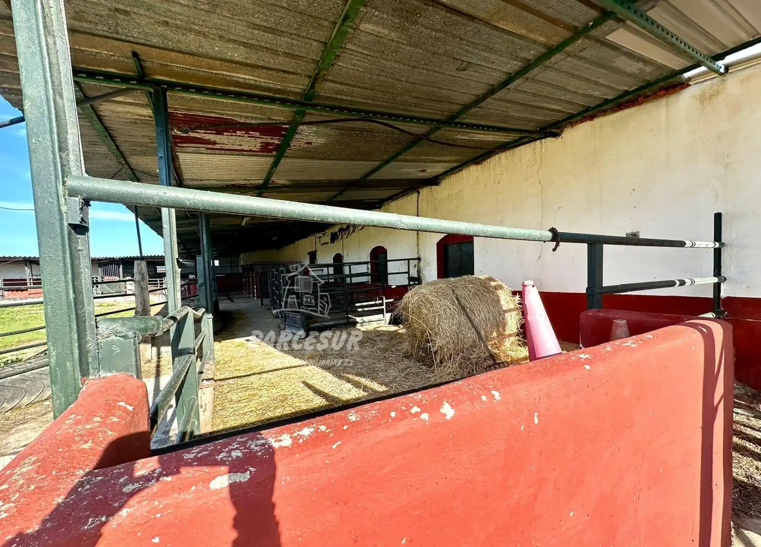 Außenansicht von Country house zum Verkauf in Córdoba mit Schwimmbad