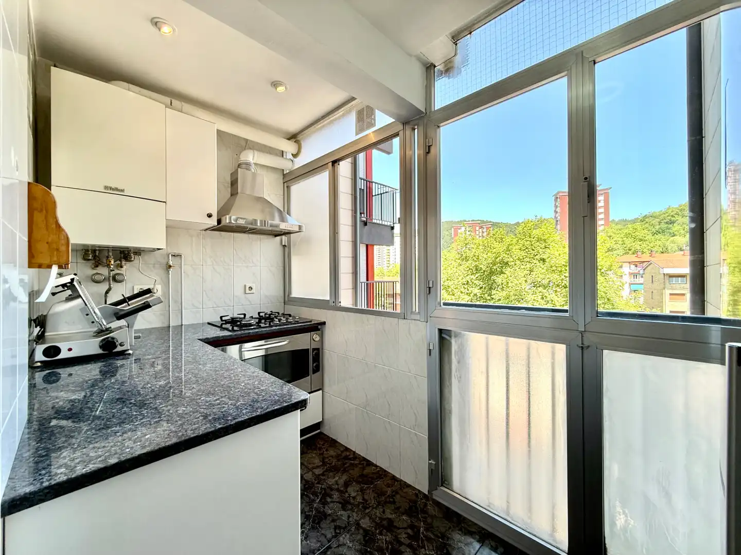 Küche von Wohnung zum Verkauf in Donostia - San Sebastián  mit Heizung, Terrasse und Möbliert