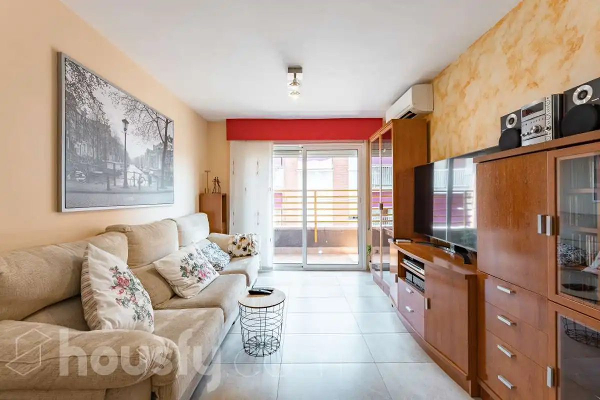 Sala de estar de Piso en venta en Sant Boi de Llobregat con Calefacción, Amueblado y Balcón
