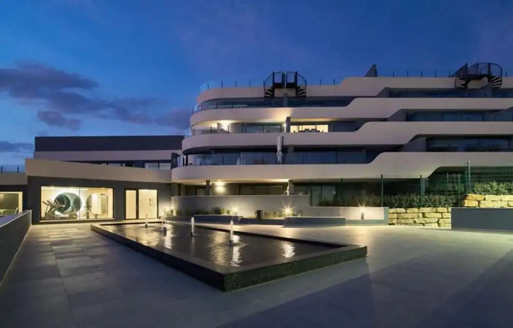 Vista exterior de Apartament de lloguer en Estepona amb Aire condicionat, Terrassa i Traster