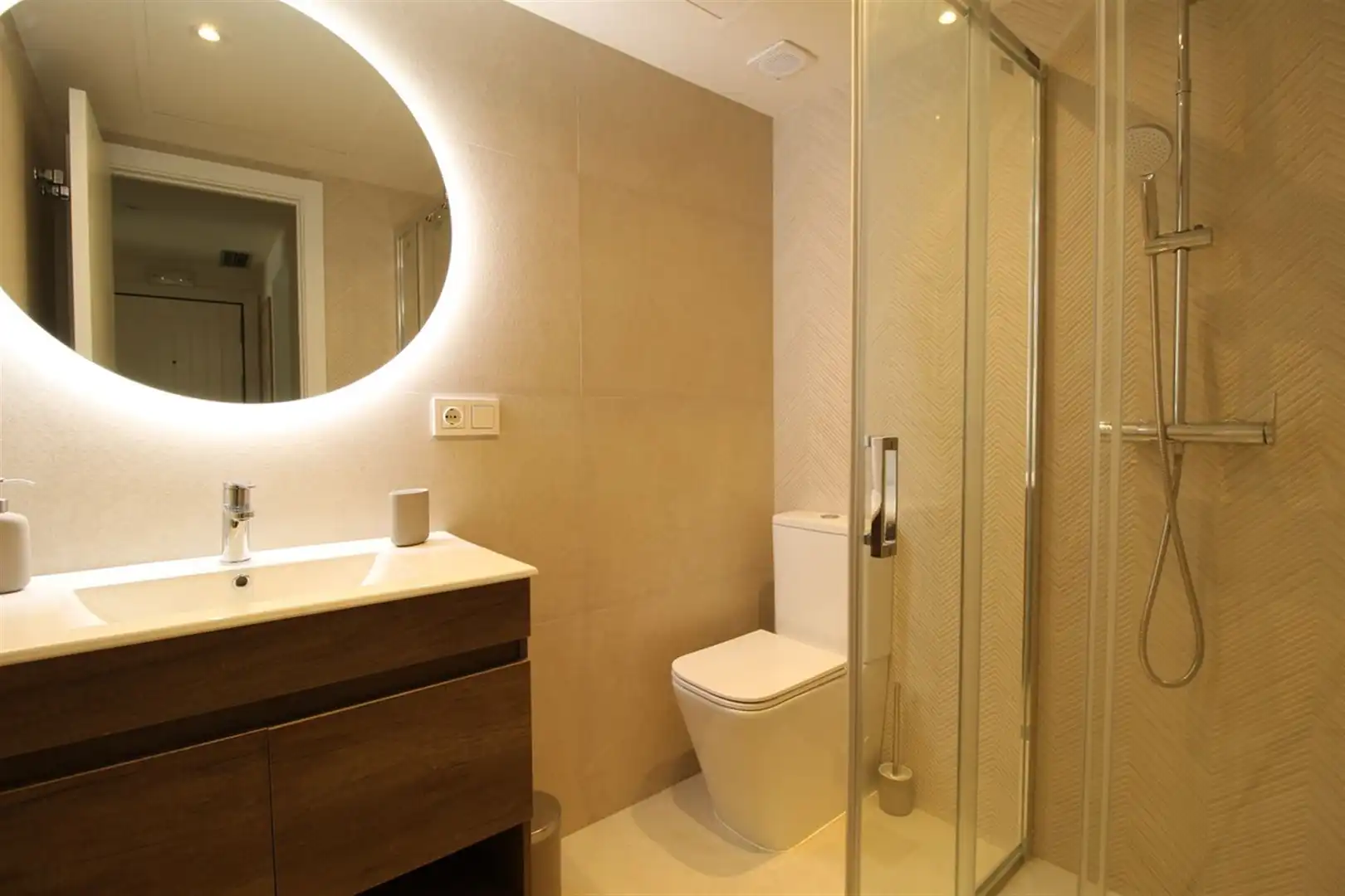 Bany de Apartament en venda en Estepona amb Aire condicionat