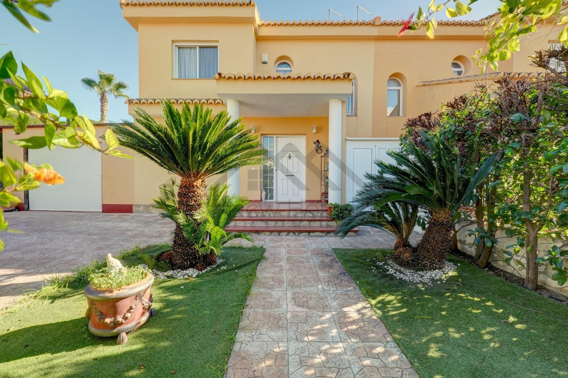 Garden of Single-family semi-detached for sale in La Pobla de Vallbona  with Air Conditioner, Heating and Private garden