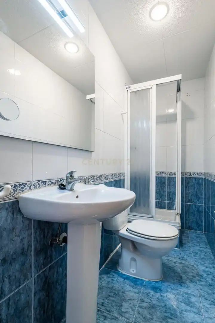 Bany de Apartament en venda en Sant Vicenç Dels Horts amb Aire condicionat i Balcó