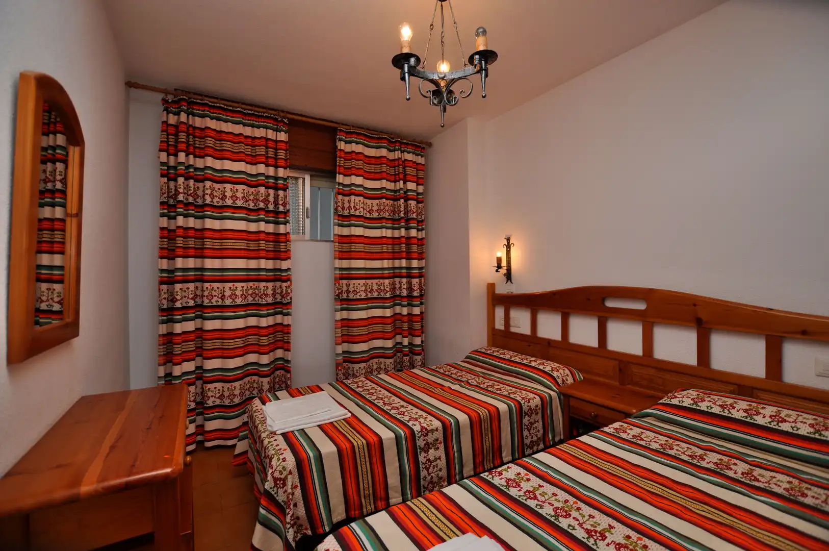 Schlafzimmer von Wohnungen zur Miete in Almuñécar mit Terrasse, Möbliert und Ofen
