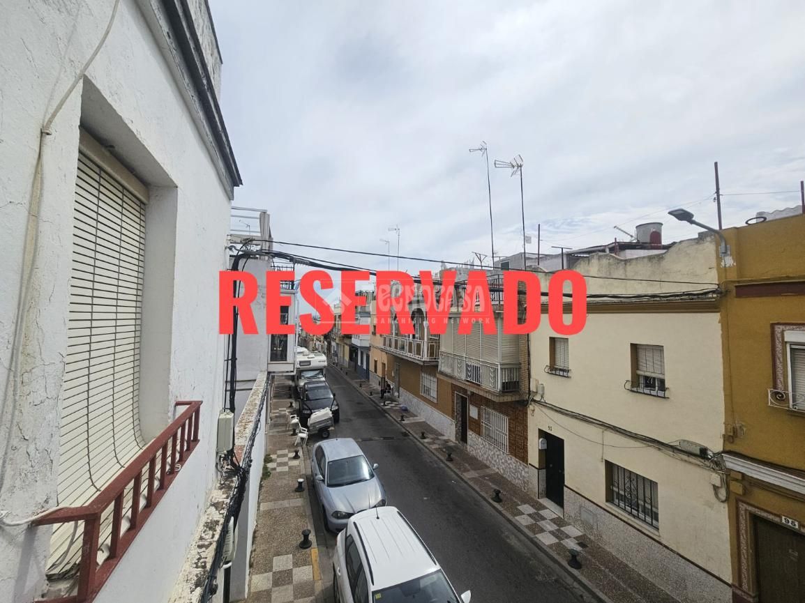 Exterior view of Single-family semi-detached for sale in San Juan de Aznalfarache