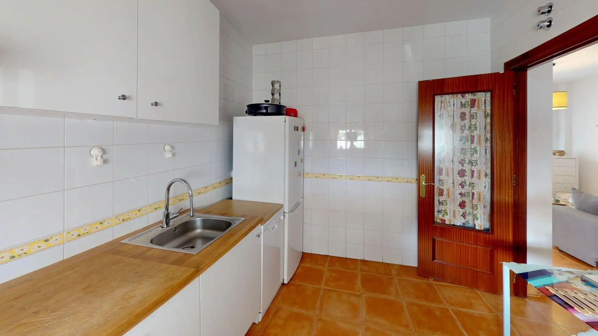 Cuina de Casa adosada en venda en Cartaya amb Aire condicionat, Calefacció i Alarma