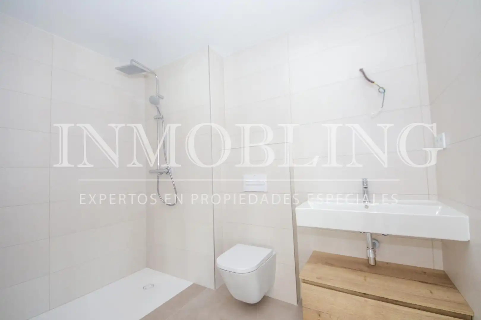 Badezimmer von Büro zum Verkauf in Mataró