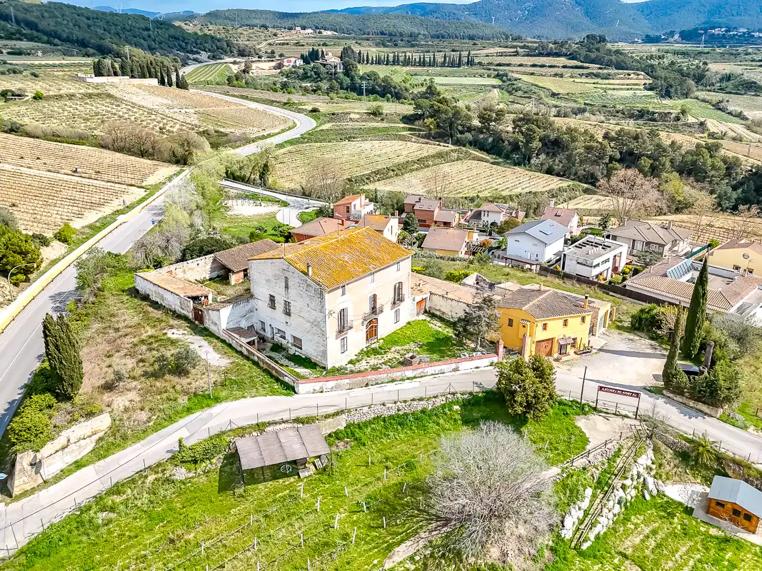 Außenansicht von Country house zum Verkauf in Subirats mit Privatgarten und Balkon
