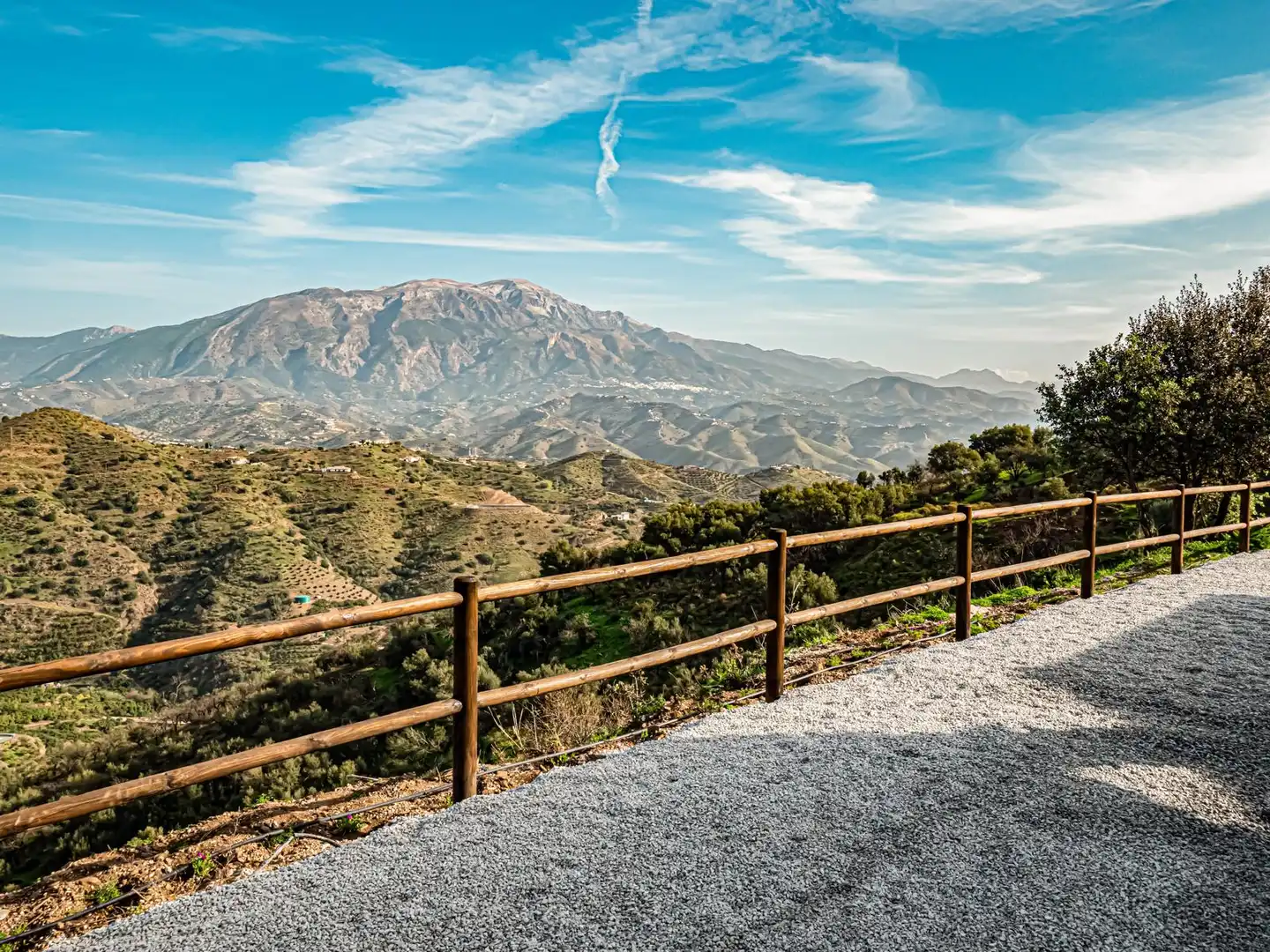 Vista exterior de Finca rústica en venta en Viñuela con Terraza, Piscina y Alarma