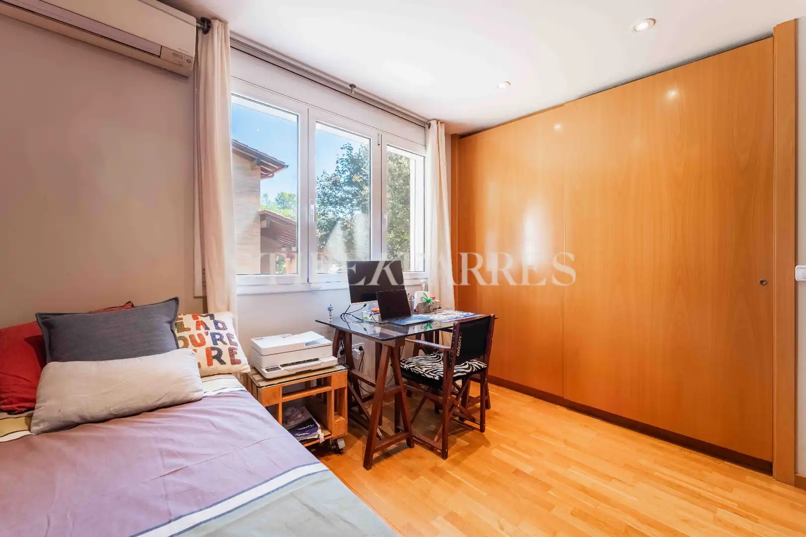 Dormitori de Casa o xalet en venda en Barcelona amb Aire condicionat, Calefacció i Jardí privat