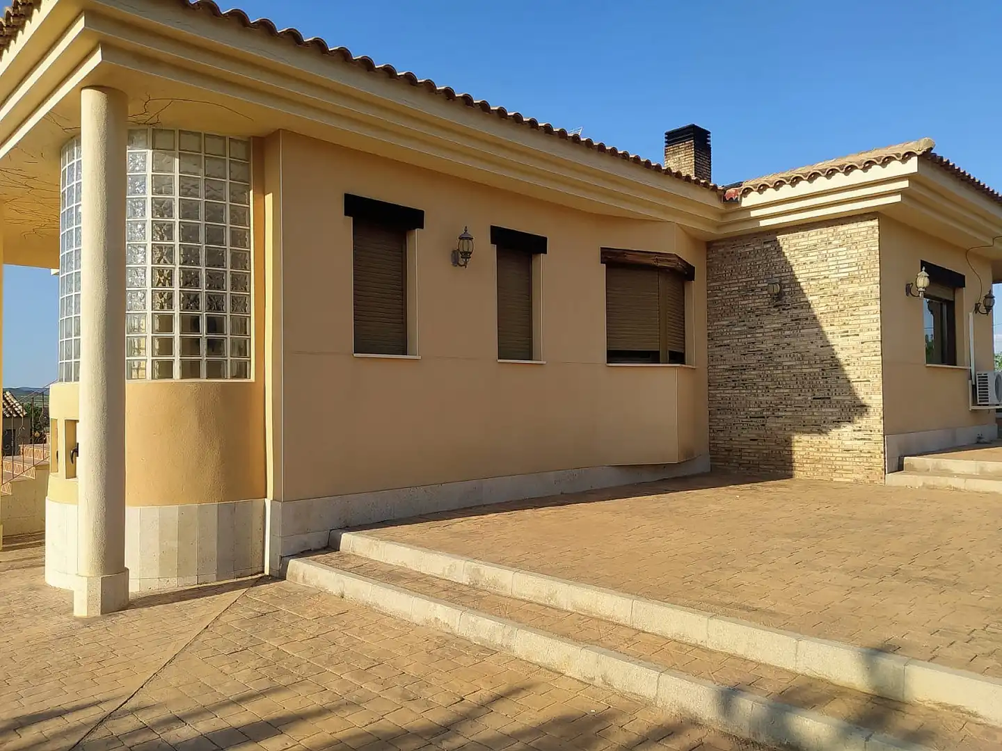 Vista exterior de Casa o xalet en venda en Yecla amb Aire condicionat
