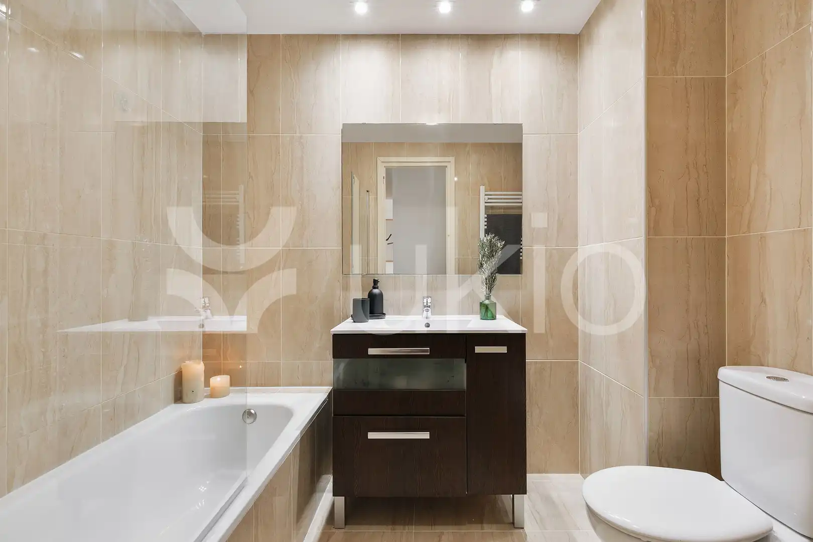 Baño de Apartamento de alquiler en Barcelona con Aire acondicionado, Calefacción y Amueblado