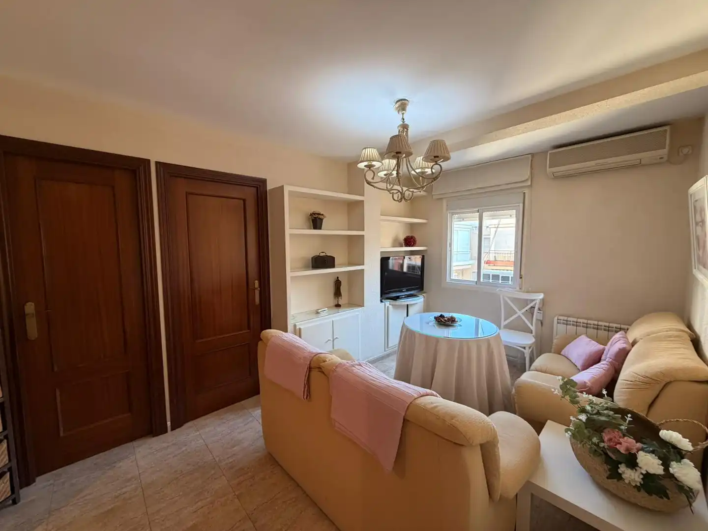 Living room of Flat for rent in Jaén  with Air Conditioner, Heating and Storage room