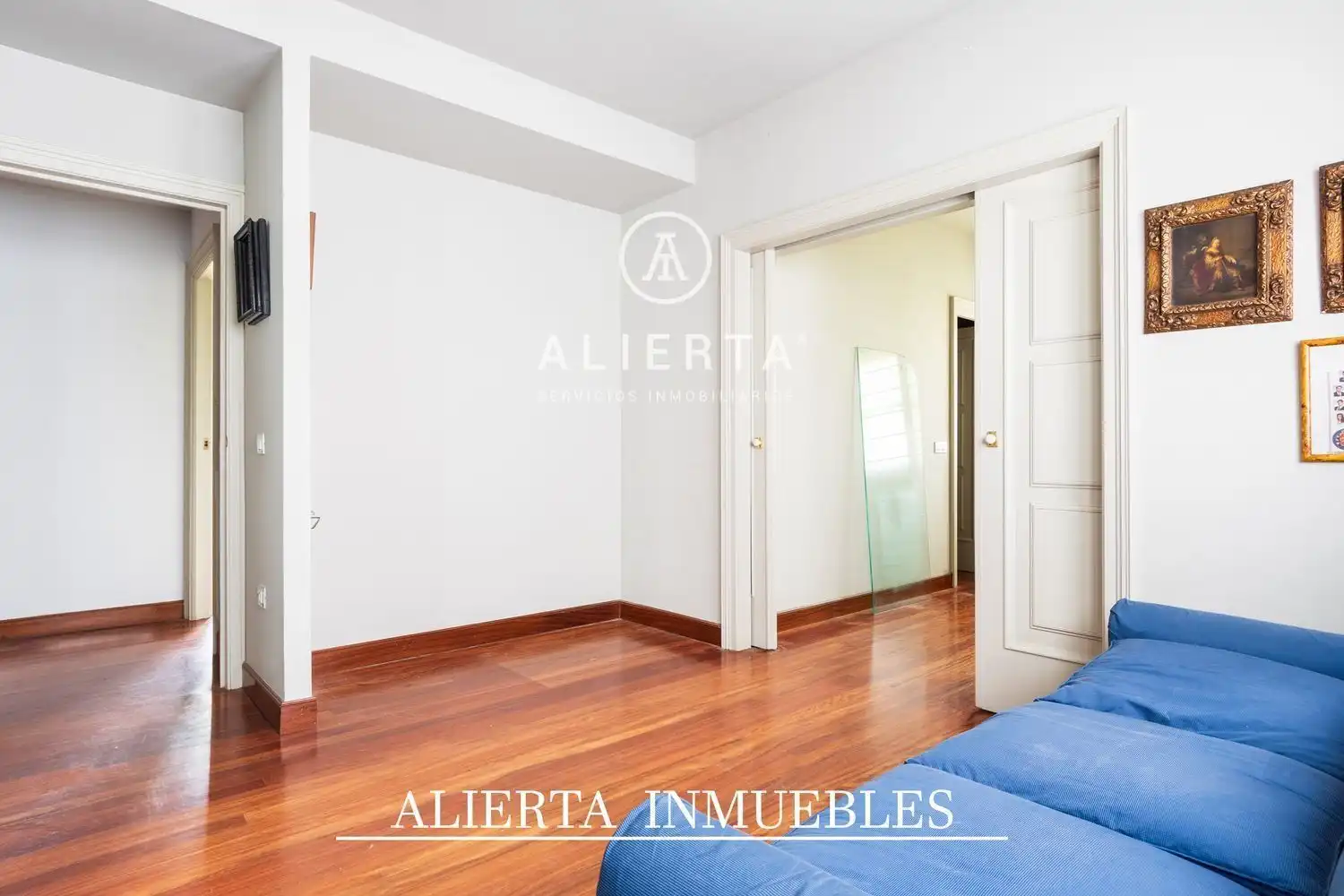 Houses for sale in del Ducado de Neopatria, Casablanca