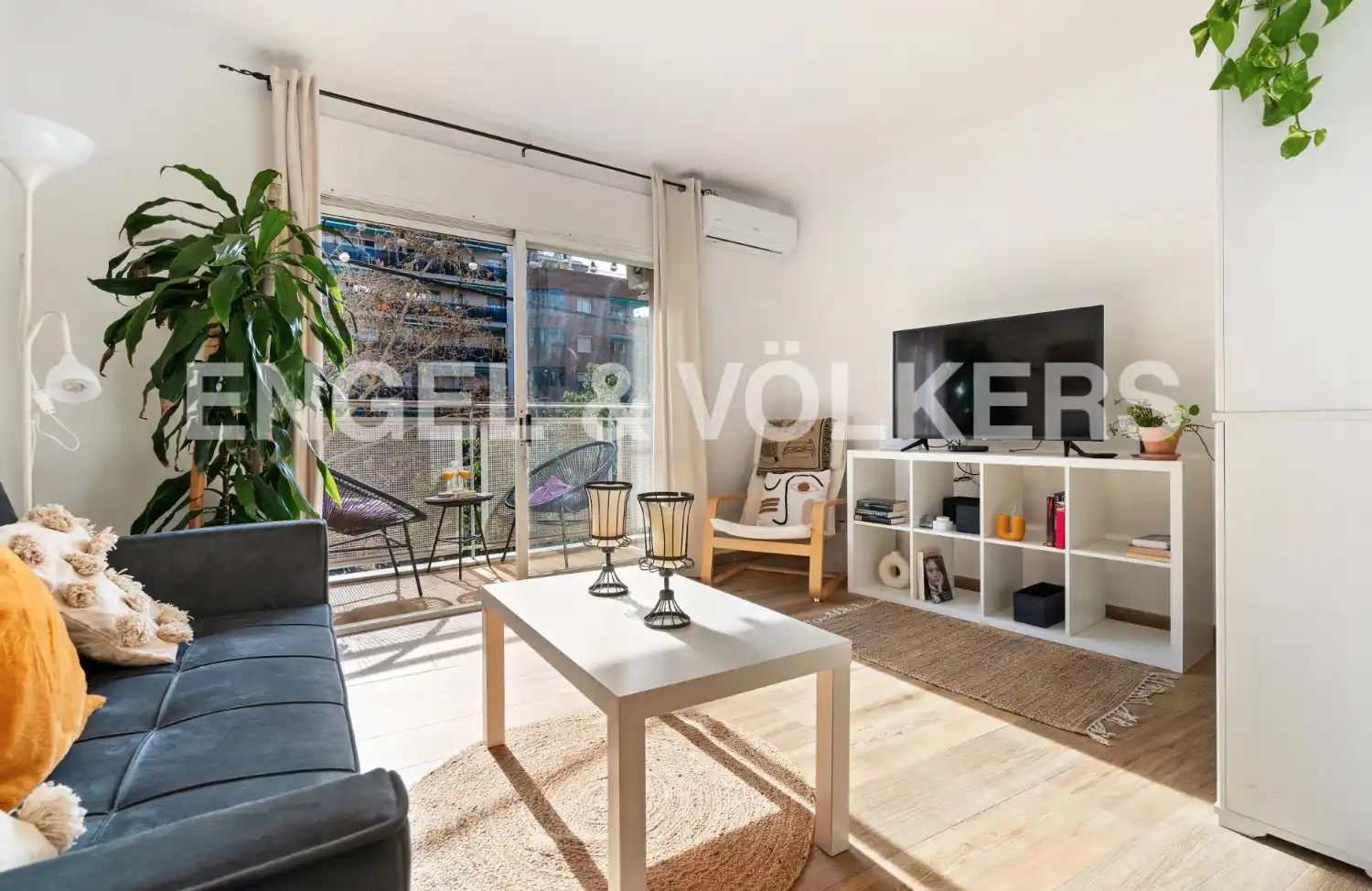 Living room of Flat for rent in  Barcelona Capital  with Air Conditioner, Heating and Parquet flooring