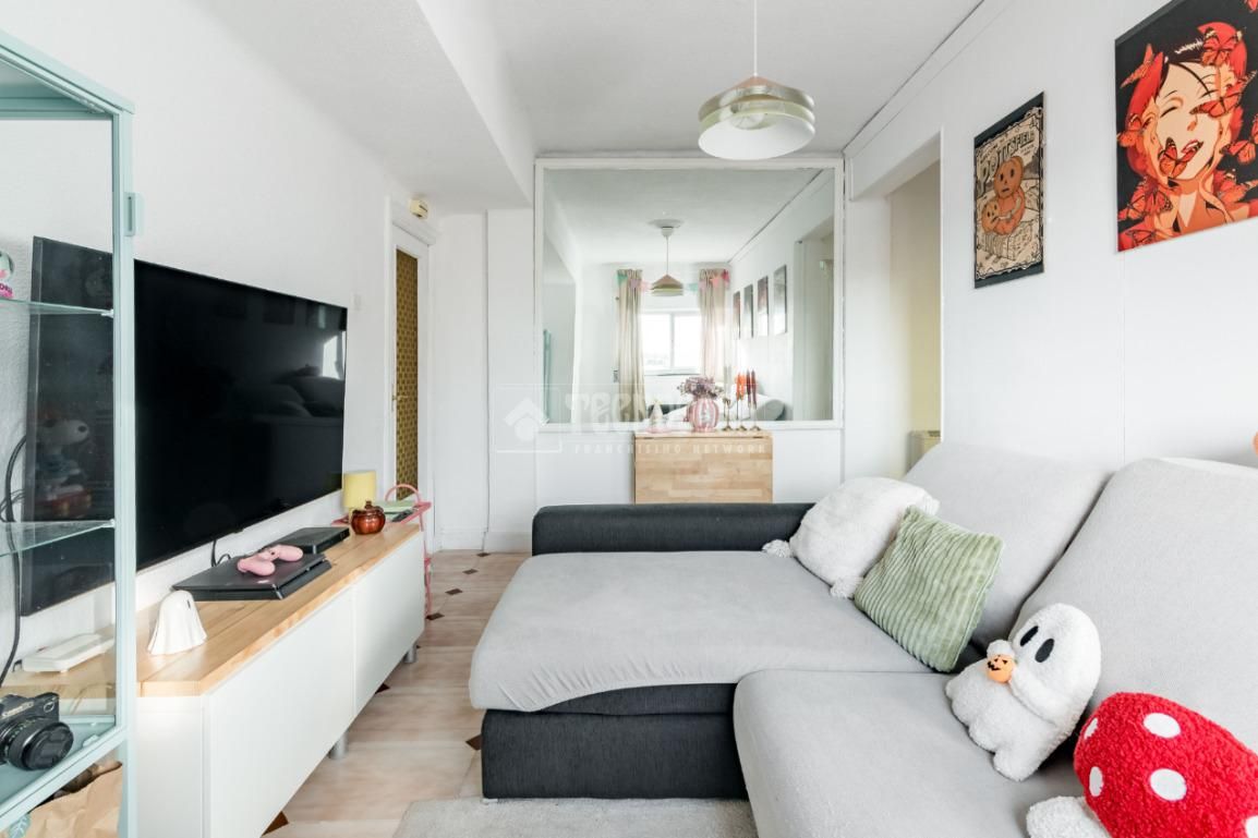 Sala d'estar de Pis en venda en  Madrid Capital